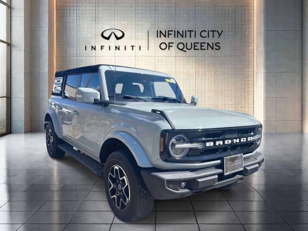 2022 Ford Bronco Outer Banks in Cactus — front three-quarter view