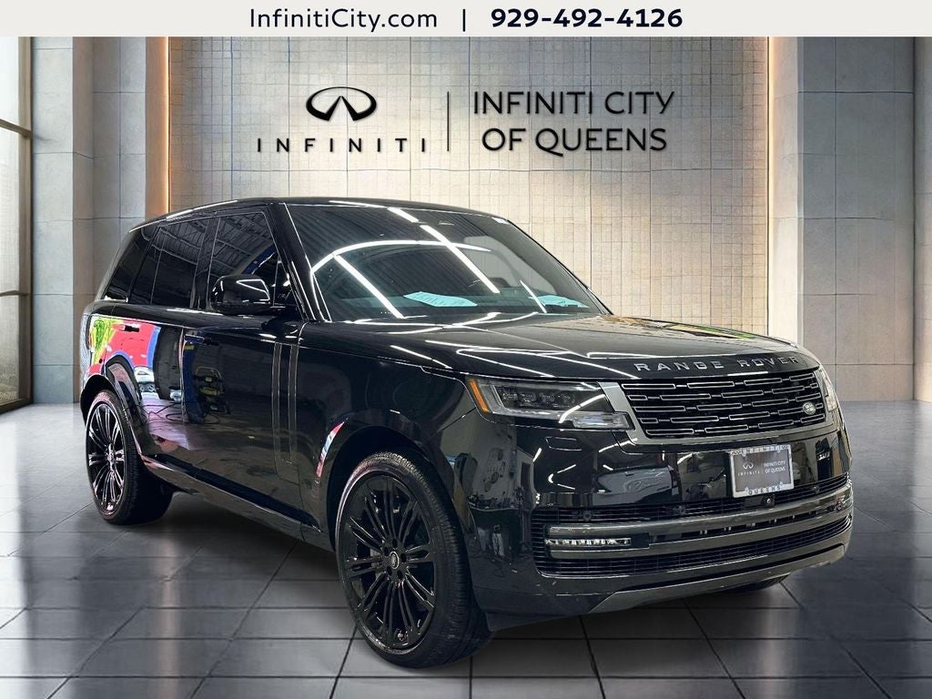 2025 Land Rover Range Rover SE in Obsidian Black Metallic — front three-quarter view